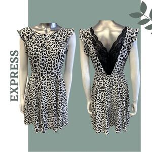 🛍️3/$30 Express Black White Mini Dress Open Back Lace Inlay Cap Sleeve Sz Small